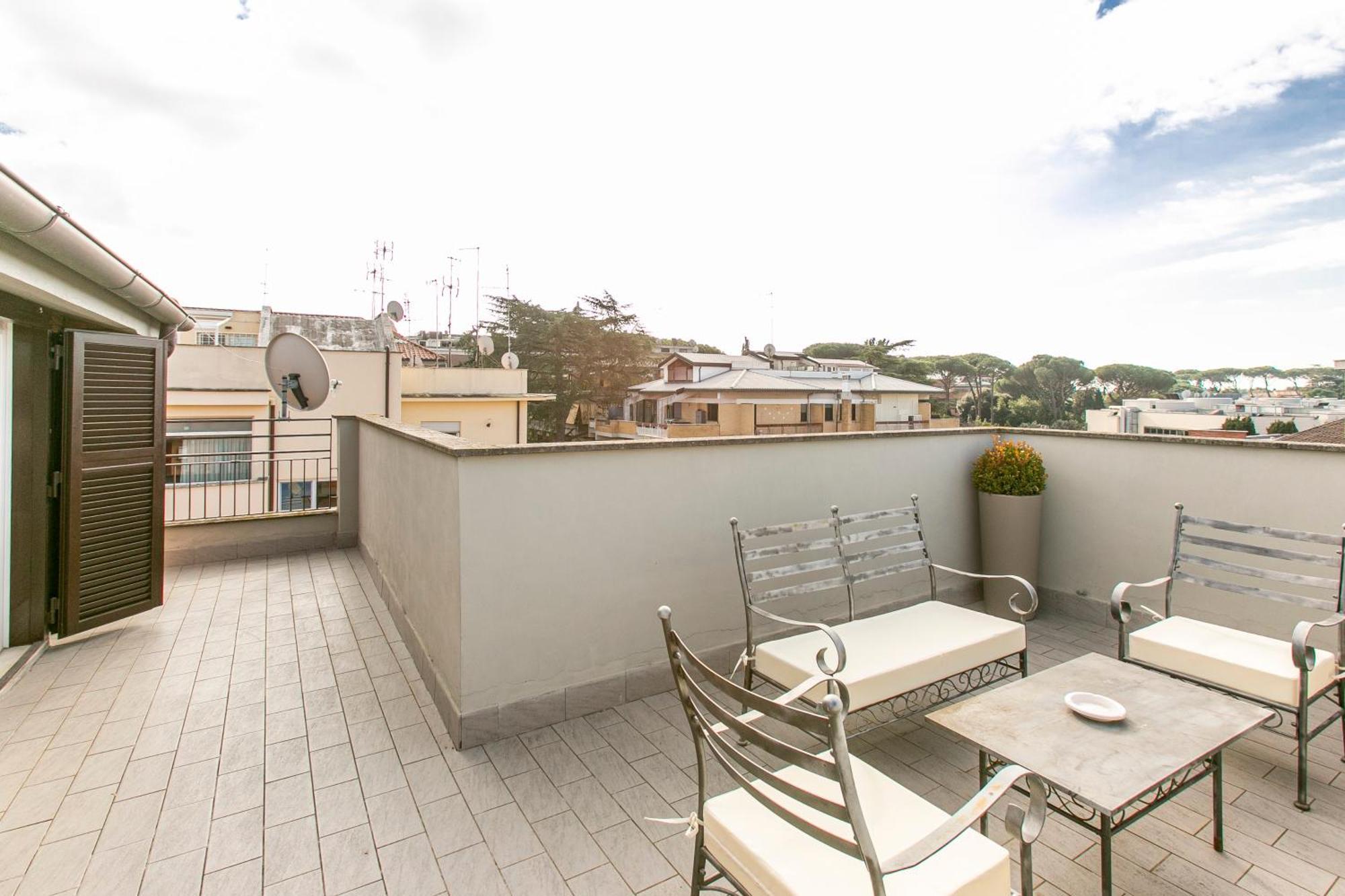 Terrazza San Pietro Vicino Metro A * Roma